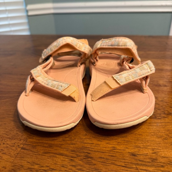 Teva Peach and Beige Sandals girls size 2 - Picture 4 of 10